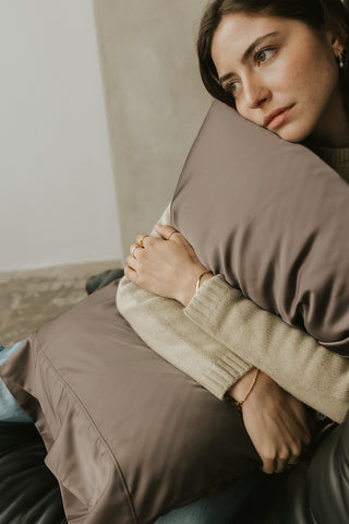 Taie d'oreiller en satin - Taupe
