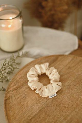 Satin Scrunchie – Vanilla