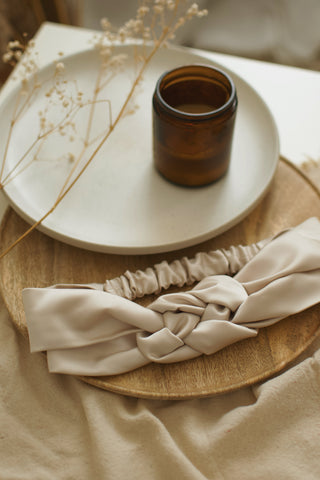 Bandeau tressé en satin champagne