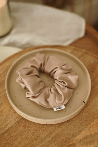 Satin Scrunchie – Pearl
