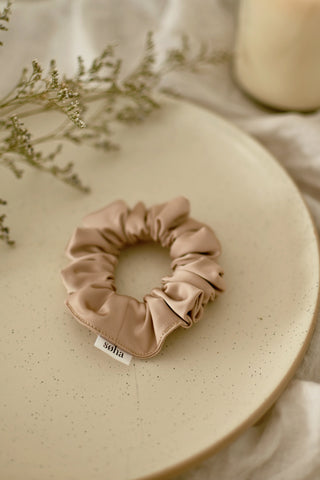 Satin Scrunchie – Pearl