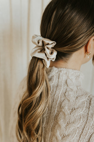 Satin Scrunchie – Pearl