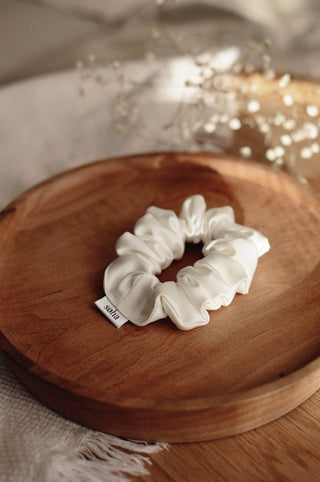 Chouchou en satin blanc cassé, format mince