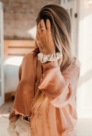 Satin Scrunchie – Champagne